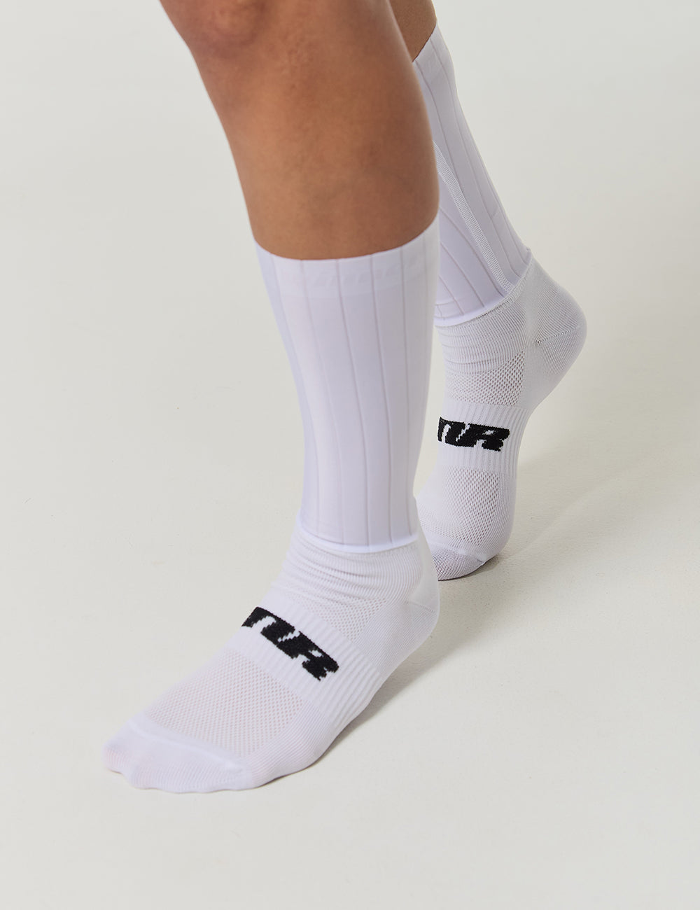 MEDIAS DE CICLISMO AERO UNISEX - BLANCA