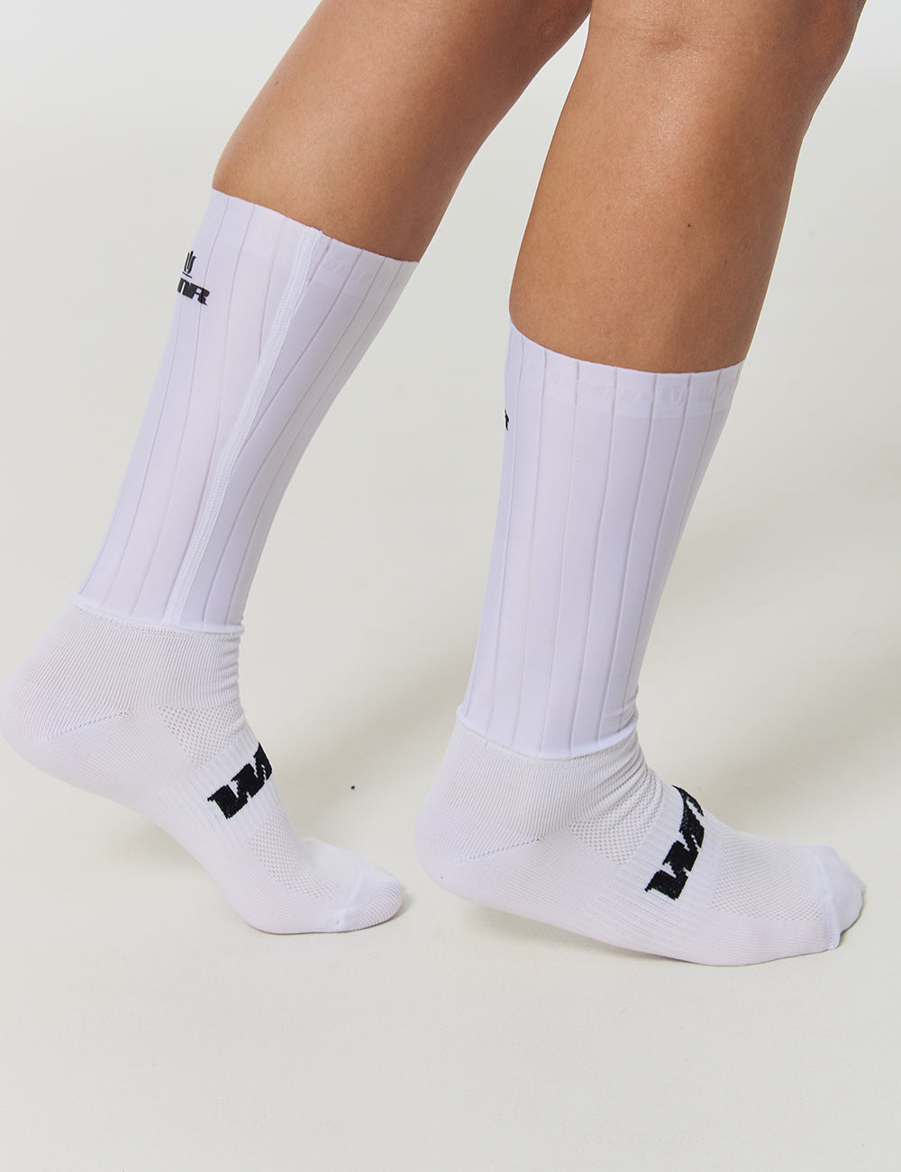 MEDIAS DE CICLISMO AERO UNISEX - BLANCA