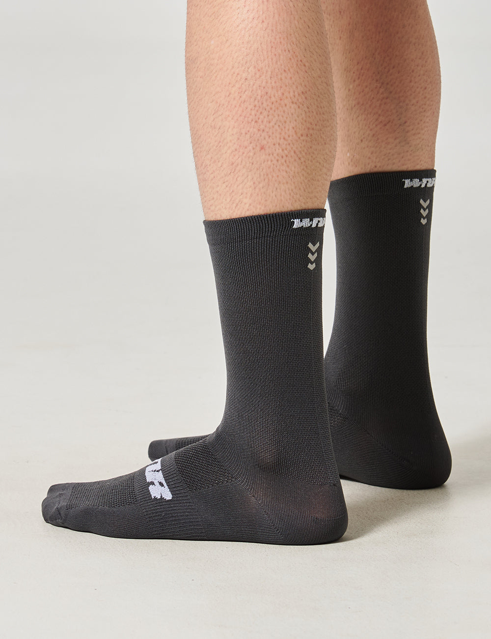 MEDIAS DE CICLISMO UNISEX - GRIS