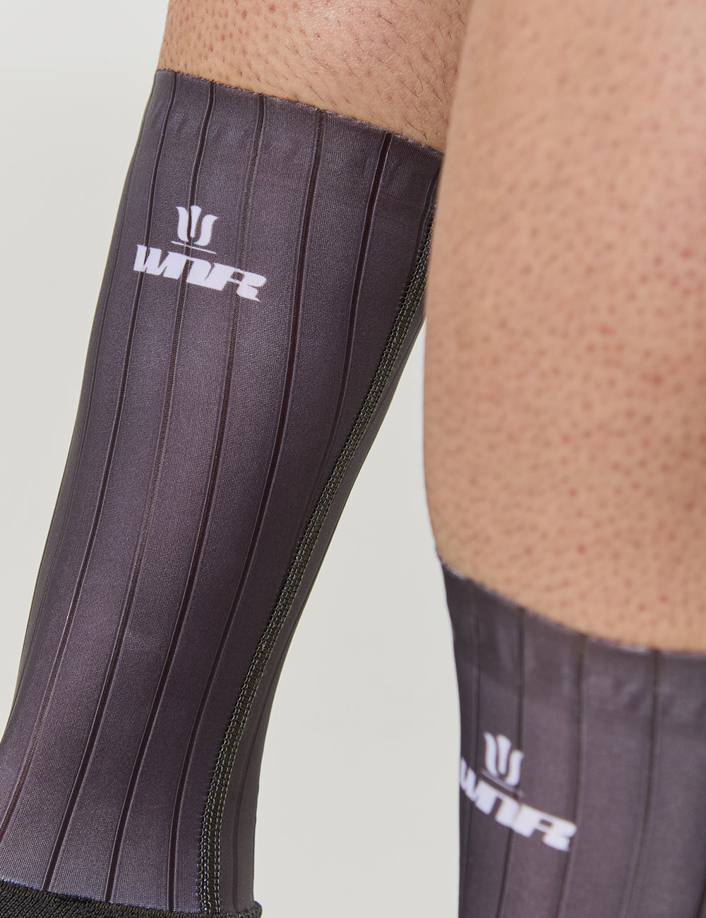 MEDIAS DE CICLISMO AERO UNISEX - GRIS