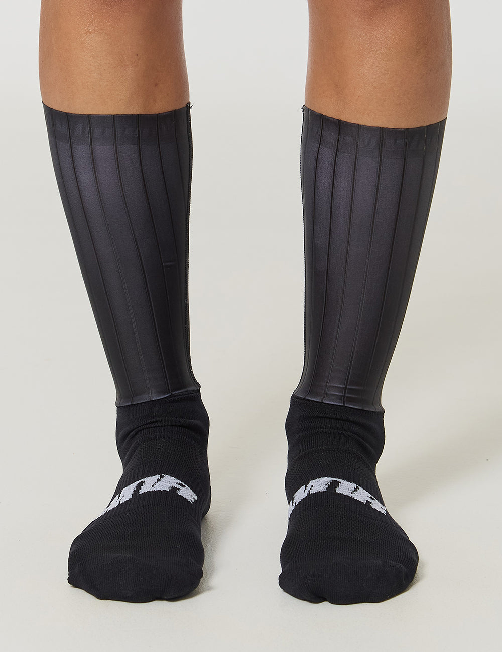 MEDIAS DE CICLISMO AERO UNISEX - NEGRO