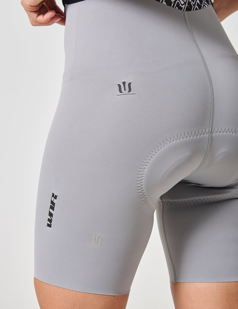 Pantaloneta Sin Costuras Deluxe Mujer- Titanium