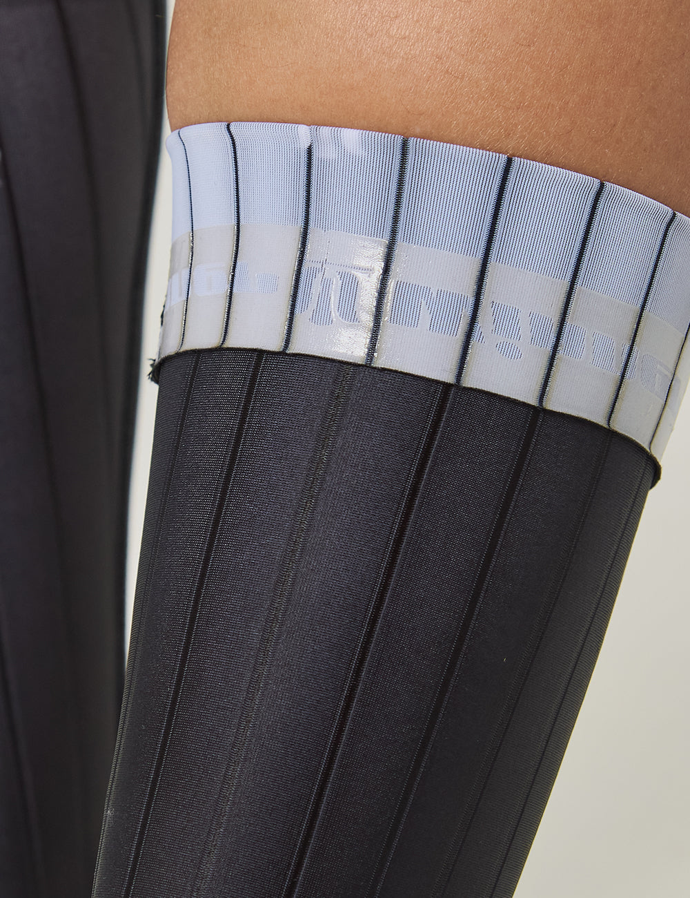 MEDIAS DE CICLISMO AERO UNISEX - NEGRO